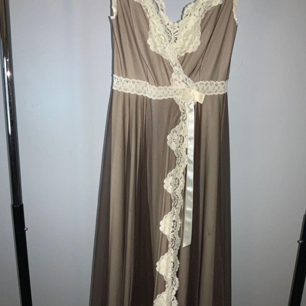 Elegant‎ Lace Trimmed Brown Nightgown Sz Med - Picture 3 of 11